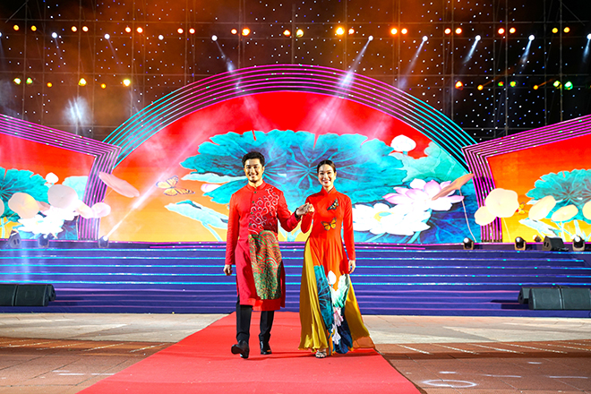 Thổi hồn Sen vào tà áo lụa - 1