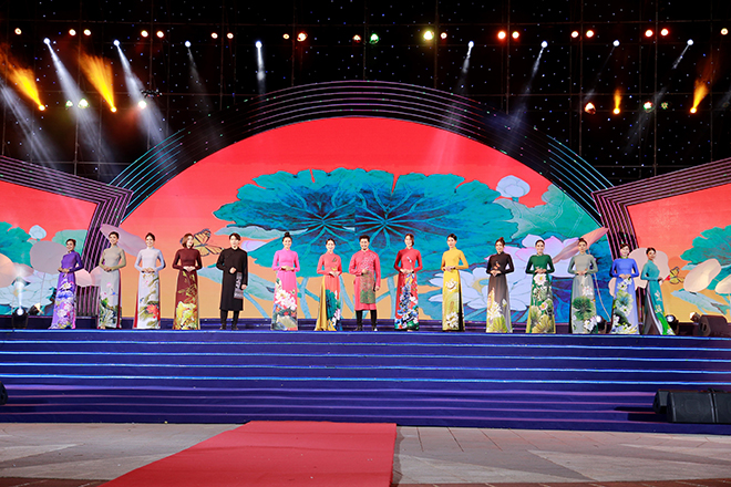 Thổi hồn Sen vào tà áo lụa - 2