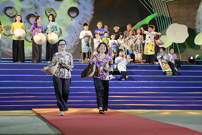 Thổi hồn Sen vào tà áo lụa - 9