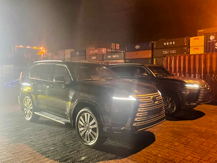 Tin tức ô tô - Bộ đôi Lexus LX600 Ultra Luxury đầu tiên cập cảng Việt Nam, giá bán hơn 13 tỷ đồng