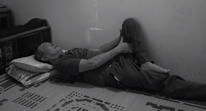 4 tư thế ngủ tốt cho người bị thoát vị đĩa đệm cột sống thắt lưng! - 1