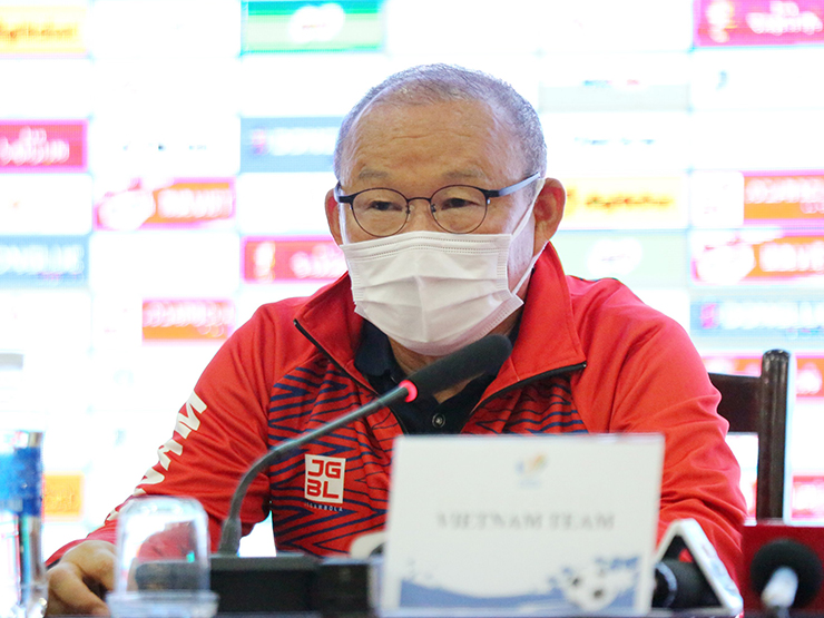 Bóng đá - Họp báo U23 Việt Nam - U23 Thái Lan: Thầy Park thừa nhận áp lực, khen "Voi chiến"