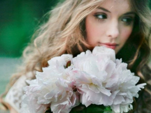 Bạn trẻ - Cuộc sống - Những đóa hồng "đặc biệt"... có gai