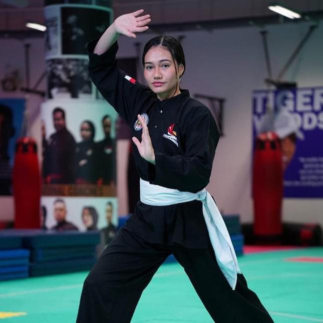 Nhan sắc ấn tượng của nữ vận động viên pencak silat người Singapore - 1