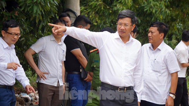 Sau khi phát hiện hàng loạt biệt thự, lâu đài mọc lên "như nấm" trên đất nông trường , ông Lê Anh Quân - Phó chủ tịch UBND TP Hải Phòng đã có buổi kiểm tra, rà soát hiện trạng sử dụng đất và làm việc với huyện Tiên Lãng, Công ty Quý Cao.