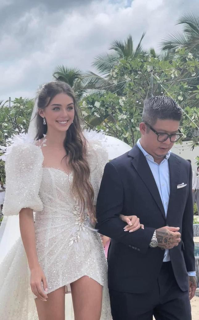 Cô dâu Dianka Zakhidova xinh đẹp trong lễ cưới