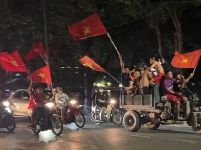 Tạm giữ 5 “quái xế” trong đêm U23 Việt Nam thắng Malaysia