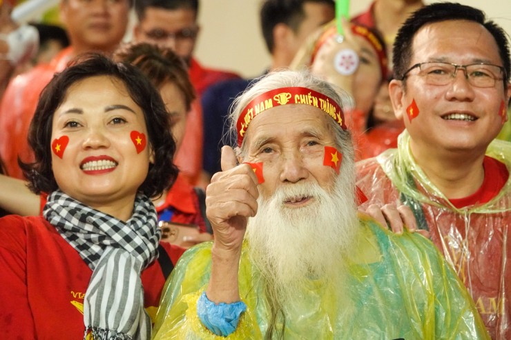 Một fan lớn tuổi chung
vui với U23 Việt Nam