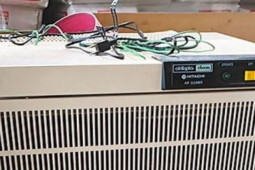 Kinh doanh - Tái chế chiếc máy cũ rích, anh chàng tìm thấy số tiền "khủng" giấu bên trong