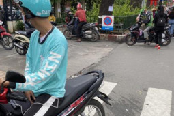 Kinh doanh - Nhiều shipper tắt app, nghỉ chạy do giá xăng tăng cao