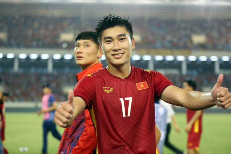 Trả lời truyền thông,
Mạnh Dũng thổ lộ pha lập công vào lưới U23 Thái Lan chính là bàn
thắng quan trọng nhất sự nghiệp