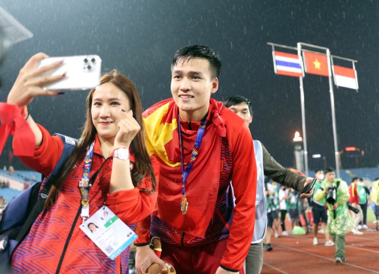 U23 Việt Nam đã đánh
bại đại kình địch Thái Lan để bảo vệ thành công tấm HCV SEA Games
ngay trên sân nhà