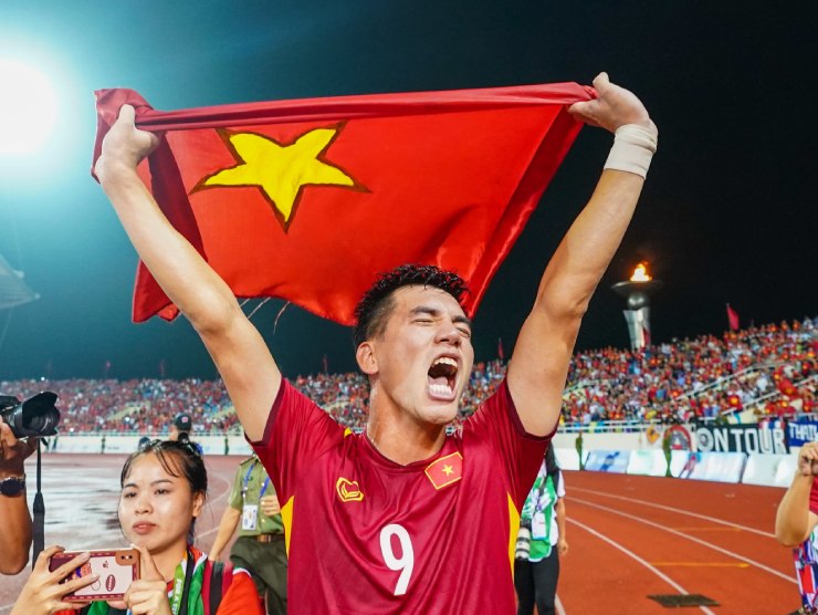 Hùng Dũng - Mạnh Dũng ăn mừng HCV SEA Games, thầy Park bị học trò "bao vây" - 12