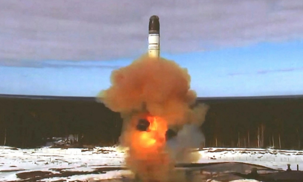 Tên lửa đạn đạo liên lục địa Sarmat của Nga rời bệ phóng trong một đợt phóng thử.