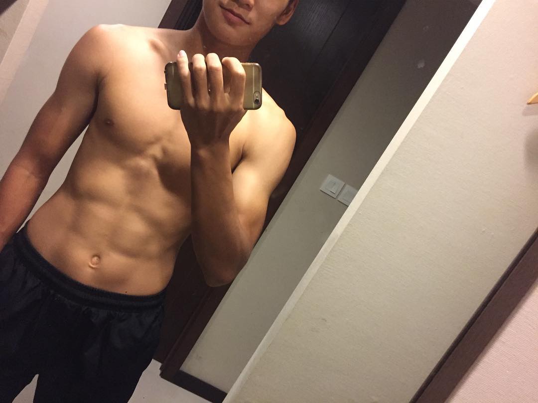 Nham Manh Dung is 1m81 tall, 6 packs are all perfect, making everyone have to "hug their heart"  - 4
