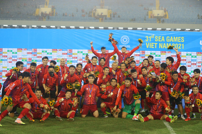 Prime Minister sends congratulatory letter to U23 Vietnam for winning gold medal at SEA Games 31 - 1