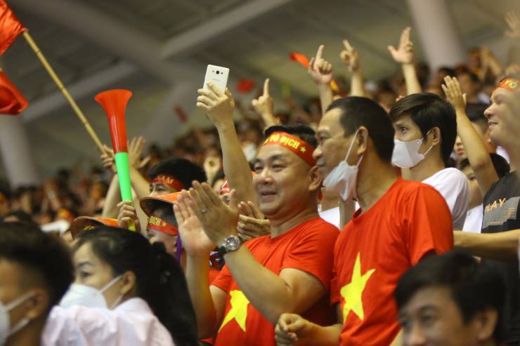 Không khí ăn mừng ở "chảo lửa" Mỹ Đình: Vỡ òa đại tiệc mừng HCV SEA Games - 5