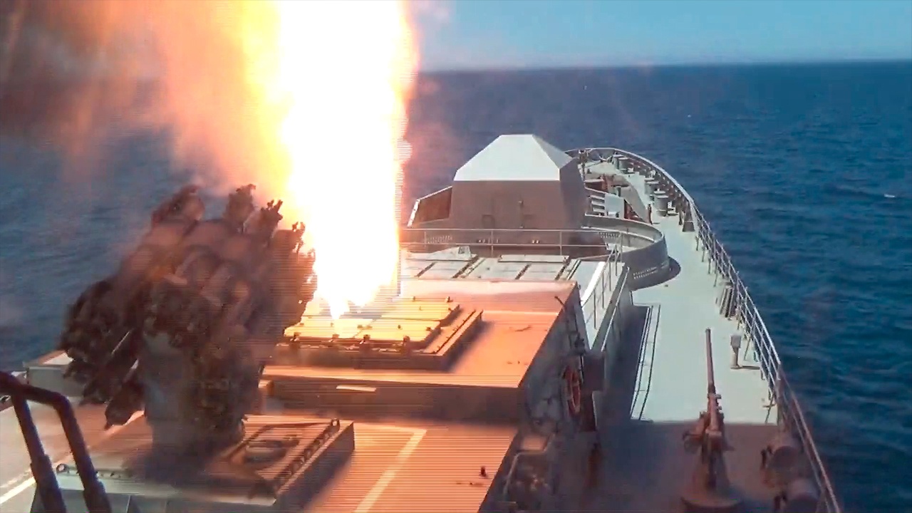 Tàu chiến Nga phóng tên lửa hành trình Kalibr trong chiến dịch quân sự đặc biệt.