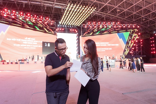 MC Đức Bảo và Á hậu Thụy Vân dẫn lễ Bế mạc SEA Games 31