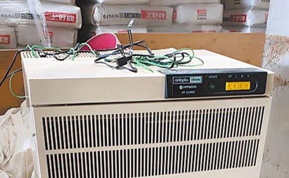 Tái chế chiếc máy cũ rích, anh chàng tìm thấy số tiền "khủng" giấu bên trong - 1