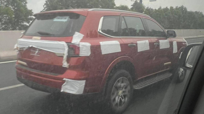 Ford Everest 2022 drops the camouflage layer, test runs in Vietnam - 1