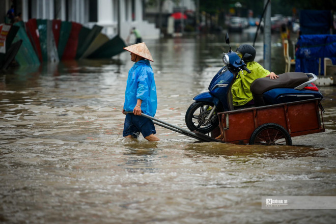 Chỉ trong vài tiếng đồng hồ, những người chở dịch vụ này có thể kiếm được hàng triệu đồng.