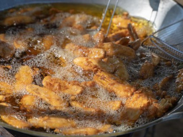 Sức khỏe đời sống - Tác hại của việc tái sử dụng dầu ăn đối với sức khỏe