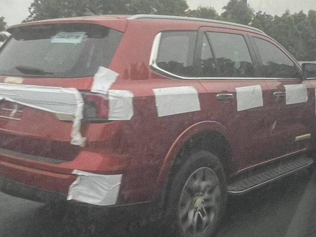 Tin tức ô tô - Ford Everest 2022 bỏ lớp nguỵ trang, chạy thử tại Việt Nam