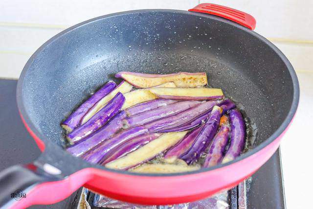 Stir-fried eggplant like this is delicious, everyone will love it - 5