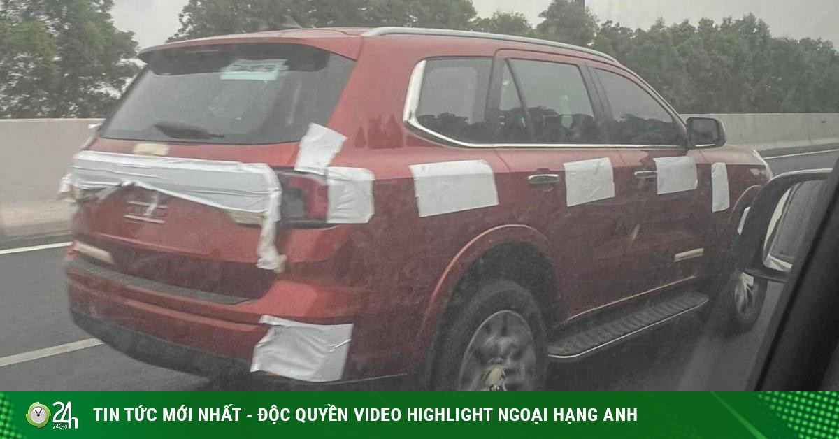 Ford Everest 2022 drops the camouflage layer, test runs in Vietnam