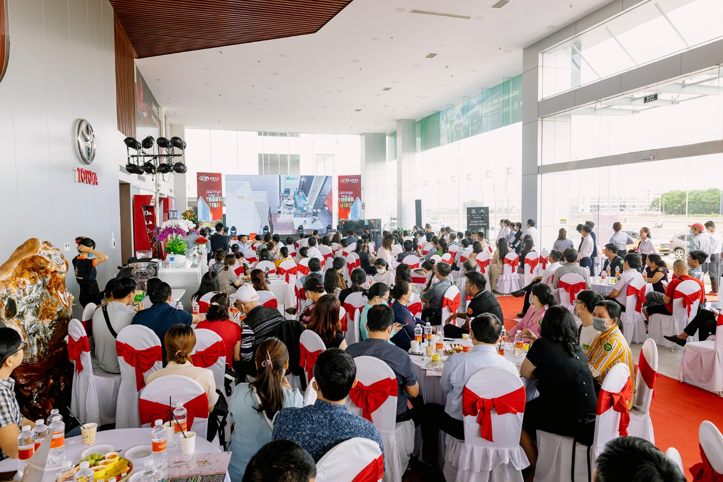 Chương trình thu hút hơn 300 khách hàng tham dự chương trình mở bán dự án căn hộ cao cấp Nera Garden