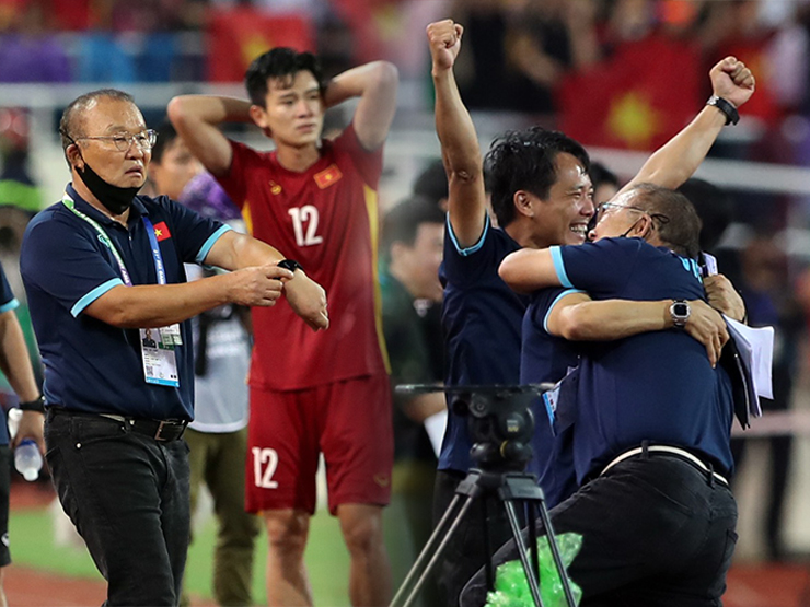 Bóng đá - Nghẹt thở 4 phút HLV Park Hang Seo "bùng nổ" khi U23 Việt Nam hạ Thái Lan