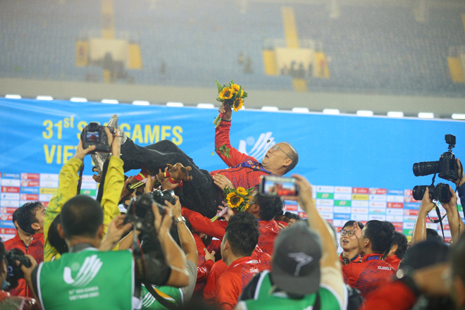 Looking back at the historical moments of the day U23 Vietnam beat Thailand U23, won the gold medal at SEA Games 31 - 16