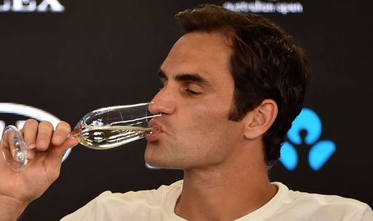 Federer tiết lộ anh có thói quen đã uống rượu thì không lái ô tô
