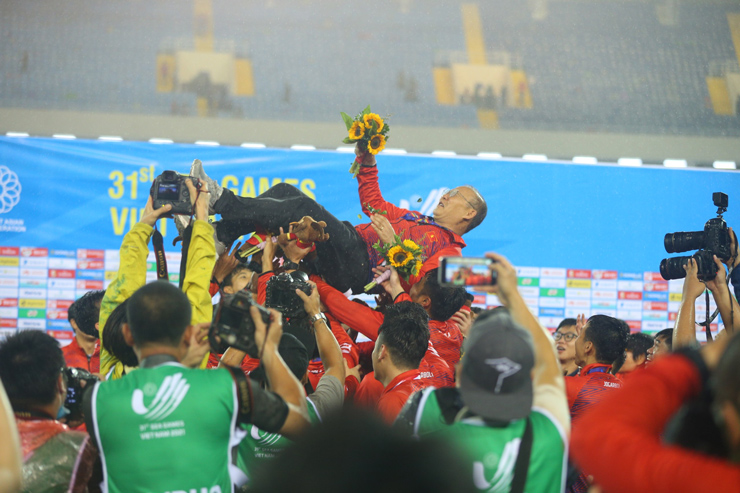 U23 Việt Nam được “thưởng nóng” tiền tỷ sau khi đánh bại U23 Thái Lan giành huy chương vàng SEA Games 31