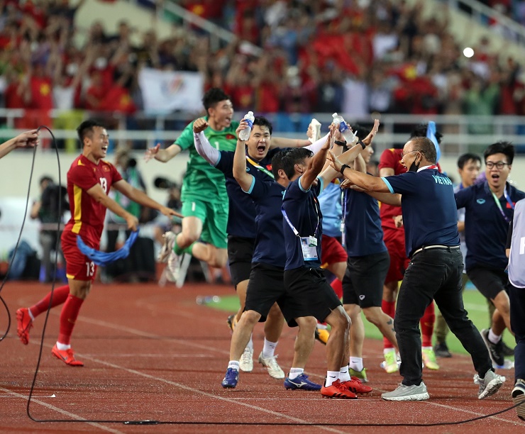HLV Park Hang Seo ăn mừng sau khi Việt Nam hạ U23 Thái Lan