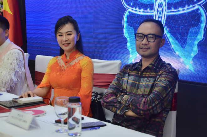 Với Thảo Giang, cô chú trọng tới việc “thổi hồn” vào các tà áo dài những nét văn hóa của dân tộc