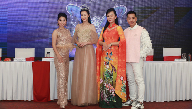 NTK 9X cùng ban giám khảo của chương trình thời trang