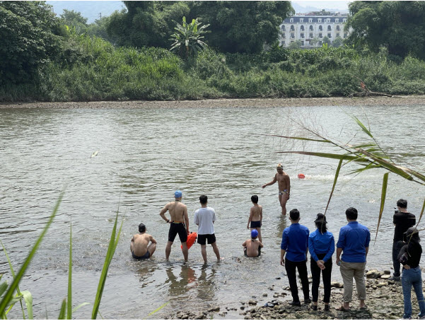 Chàng trai đứng sau chương trình lắp phao bơi trên loạt cầu ở Hà Nội - 2