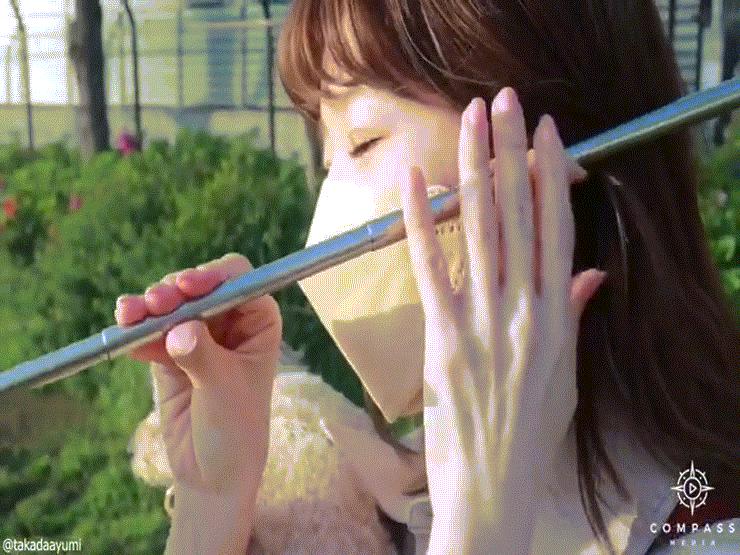 Phi thường - kỳ quặc - Người phụ nữ gây kinh ngạc bởi khả năng dùng dái tai làm những việc "không tưởng"