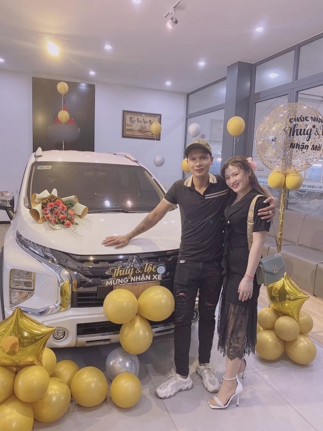 Ngoài tậu được căn nhà mới khang trang cho vợ con, anh còn mua xe hơi&nbsp;có giá trị khoảng&nbsp;700 triệu.
