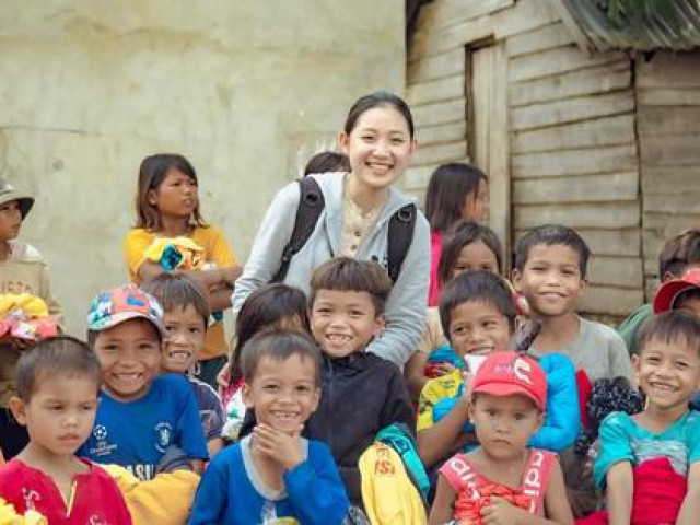 Bạn trẻ - Cuộc sống - Hành trình 4 năm thiện nguyện đến những buôn làng của cô gái 18 tuổi