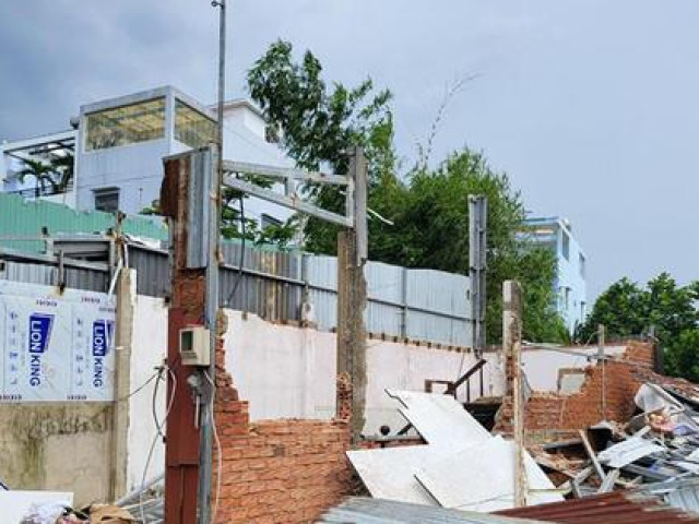 Tự ý lấy đồng hồ, nhẫn... khi cưỡng chế phá dỡ nhà dân