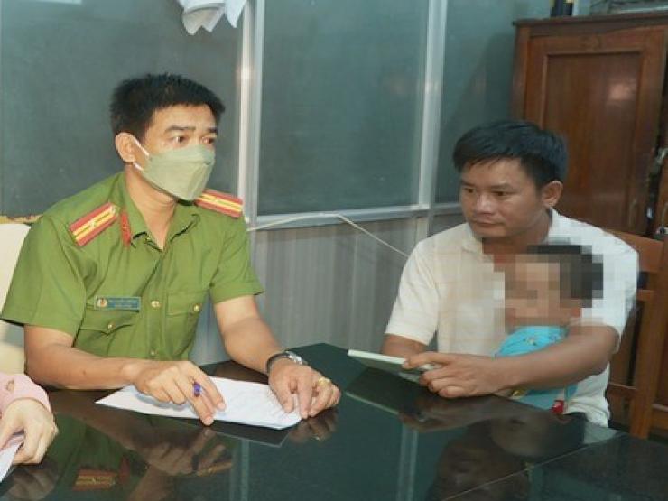 Tin tức trong ngày - Người mẹ lý giải lý do khai tử cho con khi cháu vẫn còn sống