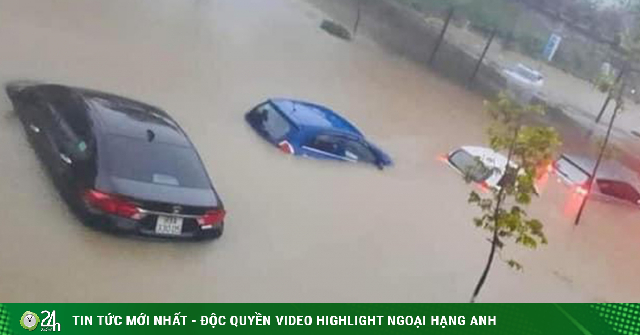 Car sunk after heavy rain