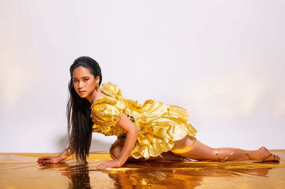 Miss Bella Vu was praised for her charisma when modeling - 7