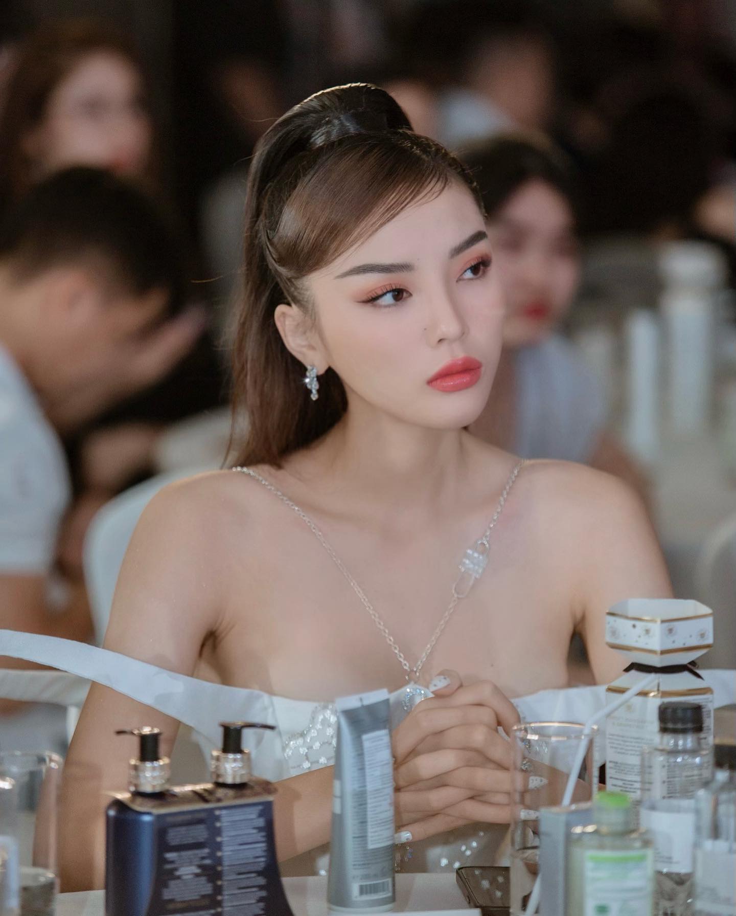 Hoa hậu Kỳ Duyên xuất hiện đầy ấn tượng trong sự kiện.