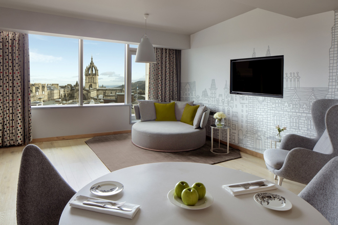Radisson Collection Hotel Royal Mile toạ lạc ngay trung tâm khu phố cổ Edinburgh
