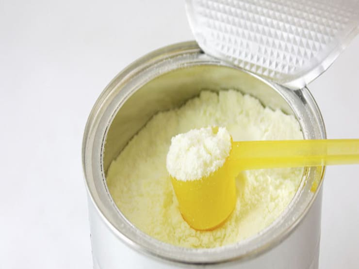 Thị trường - Tiêu dùng - Cả nước "khát" sữa bột, Mỹ điều máy bay quân sự sang châu Âu mua về