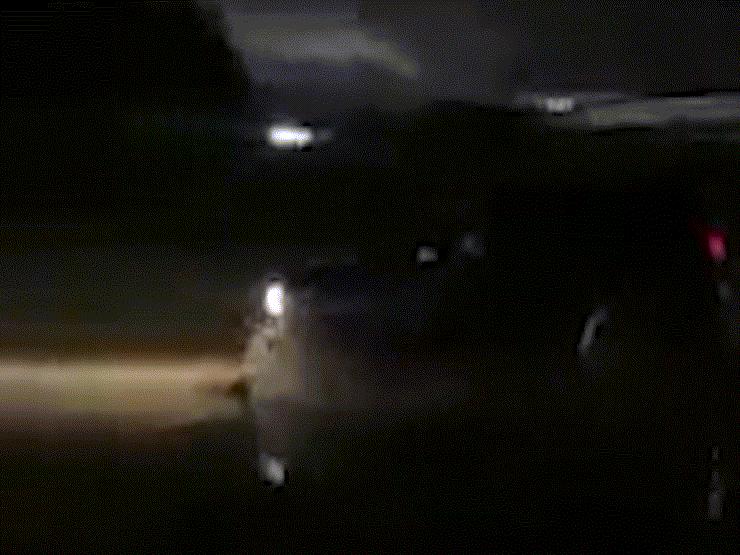 Ô tô - Clip: Tài xế xe bán tải nhận "trái đắng" khi bỏ qua lời khuyên